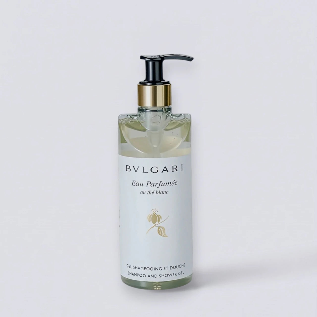 Bvlgari White Tea Shower Gel 300ml, as featured in Bvlgari Hotel luxury suites. Soothing white tea extract body wash by Luxe Hotel Essentials.